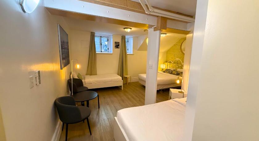 Image of Family Room with Private Bathroom 7