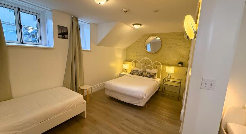 Image of Family Room with Private Bathroom 4