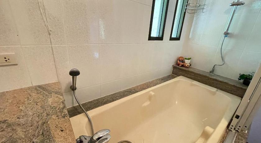 Image of Suite with Spa Bath 12