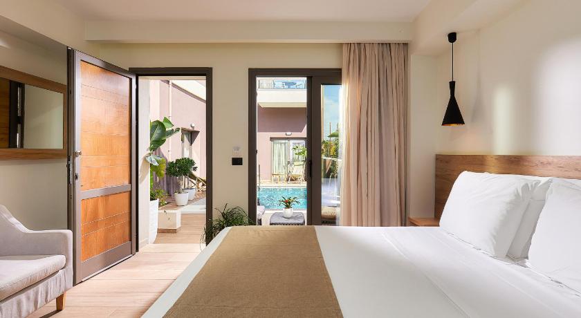 Image of Triple Room Sharing Pool 0