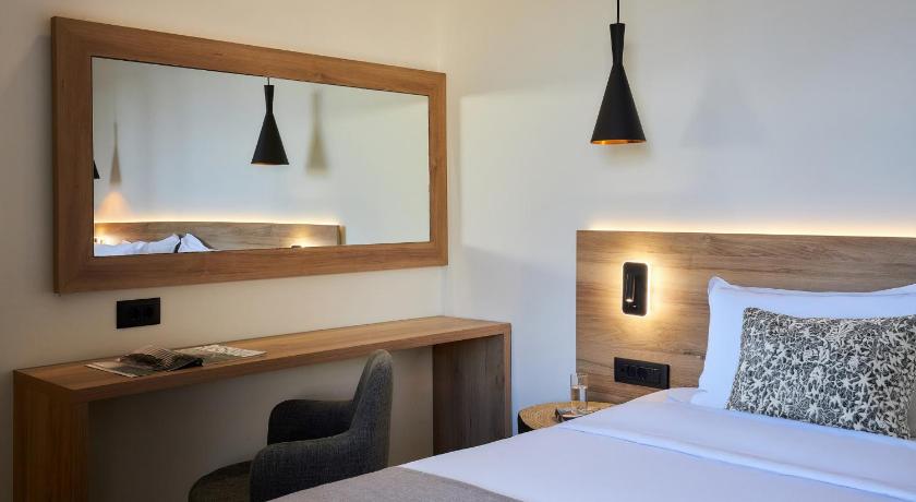 Image of Two Bedroom Apartment Sharing Pool 5