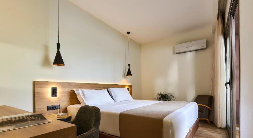 Image of Two Bedroom Apartment Sharing Pool 4
