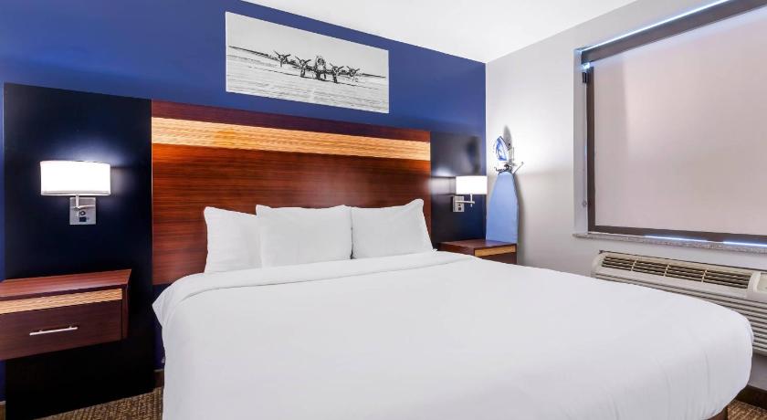 Image of 1 King Bed, Nonsmoking 0