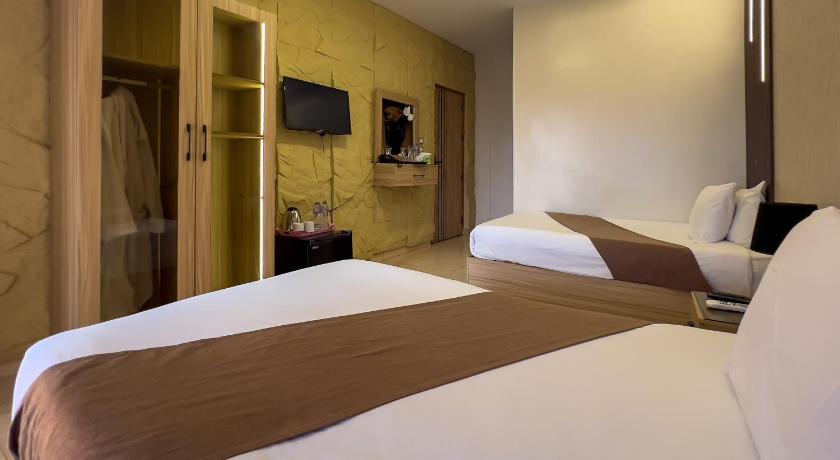 Image of Deluxe Double or Twin Room 9