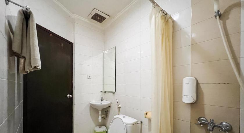 마카사르 Urbanview Hotel Yasmin Makassar by RedDoorz 2성급 호텔 로비