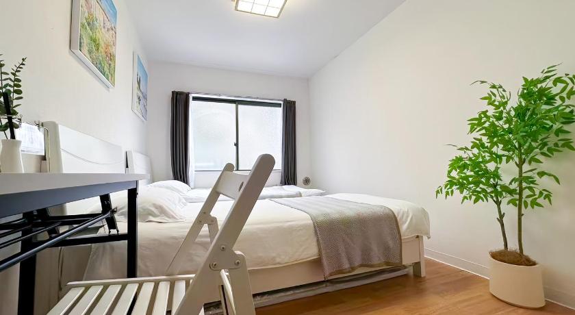 도쿄 / 동경 7時IN19時OUT # 新宿歌舞伎町エリアまで電車4分 # 駅近8分 # 専用バスキッチン # 最大3名 # 7 00 IN19 00 OUT # 4 min train to Shinjuku 2성급 게스트하우스 수영장