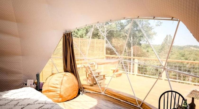 尤里卡斯普林斯 Vintage Themed Geodome with a Cedar Hot Tub and Mountain Views, Perfect for a Romantic Getaway in Eu 3星级 住宿 套房