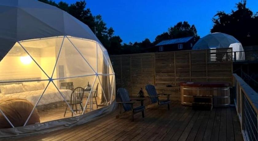 尤里卡斯普林斯 Vintage Themed Geodome with a Cedar Hot Tub and Mountain Views, Perfect for a Romantic Getaway in Eu 3星级 住宿 大堂