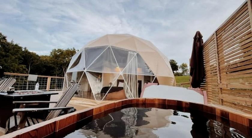 尤里卡斯普林斯 Vintage Themed Geodome with a Cedar Hot Tub and Mountain Views, Perfect for a Romantic Getaway in Eu 3星级 住宿 大堂