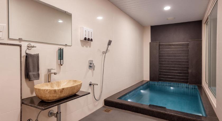 Image of Suite with Private Heated Pool 7
