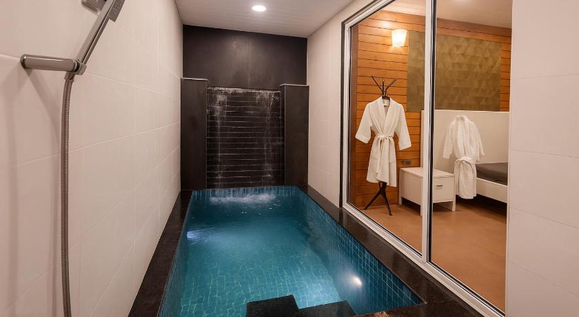 Image of Suite with Private Heated Pool 5