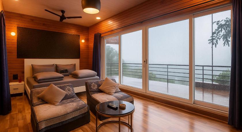 Image of Suite with Private Heated Pool 1