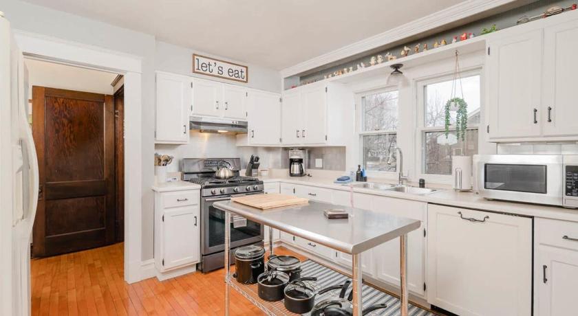 Oshkosh (WI) Character Family Home - 3 bedroom 2 bath 4-Star Accommodation exterior