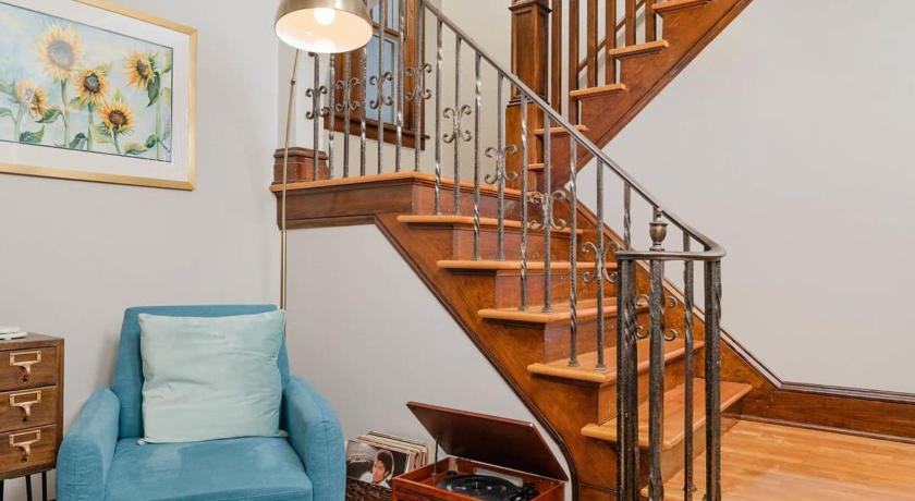 Oshkosh (WI) Character Family Home - 3 bedroom 2 bath 4-Star Accommodation lobby