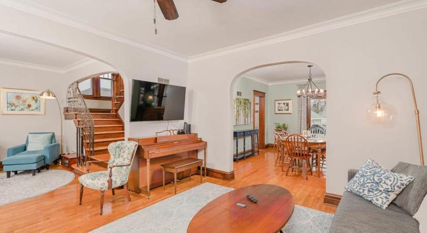 オシュコシュ (WI) Character Family Home - 3 bedroom 2 bath 4つ星 宿泊施設 客室
