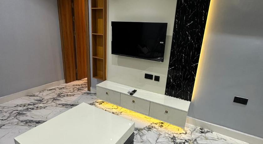 Apartment 5 - image 15