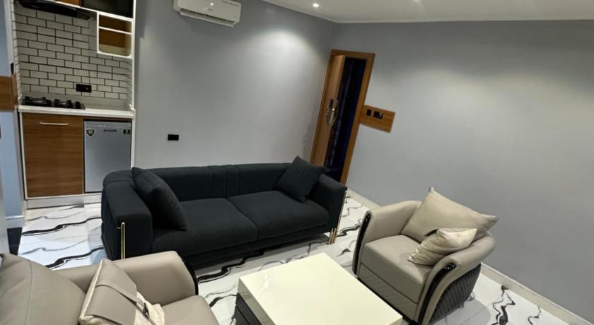 Apartment 5 - image 3