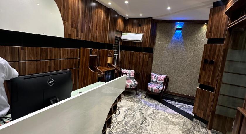 Apartment 5 - image 8