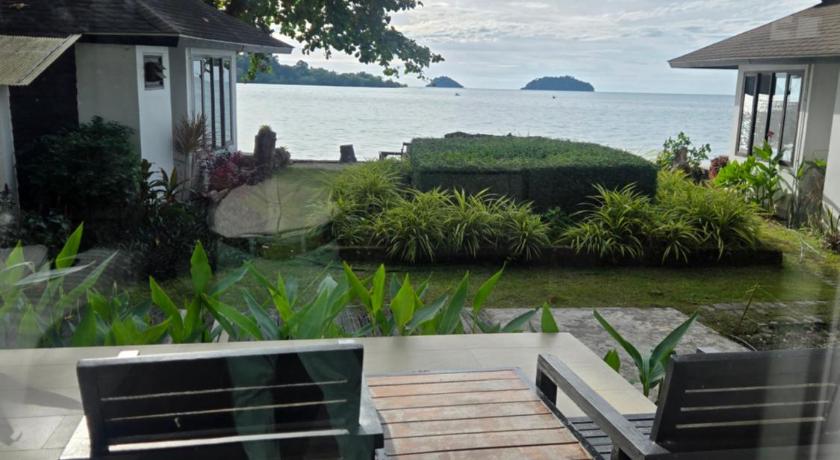 Image of Sea Front Bungalow with Partial Sea View 9
