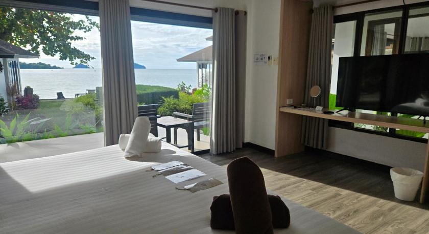 Image of Sea Front Bungalow with Partial Sea View 5