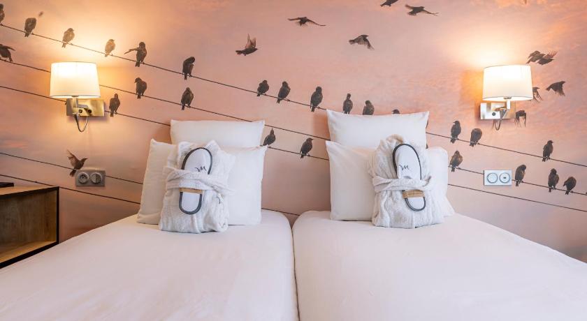 Image of Superior Room With 2 Single Beds 3