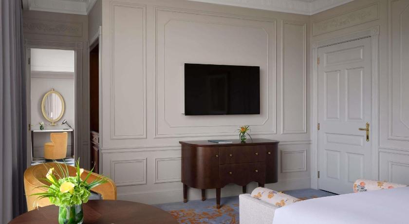 Image of Luxury King River View Room 12