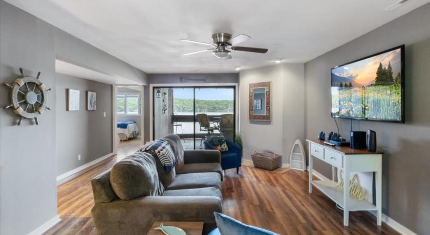 오세이지 비치 (MO) Spacious Pet-Friendly Lakeview Condo w/ Boat Slip & Pools 5성급 숙소 스위트룸