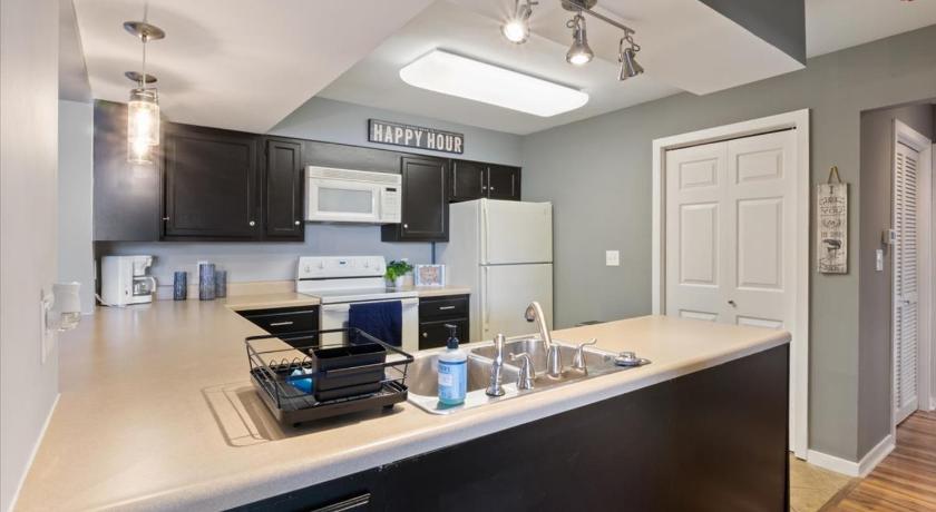 오세이지 비치 (MO) Spacious Pet-Friendly Lakeview Condo w/ Boat Slip & Pools 5성급 숙소 스위트룸