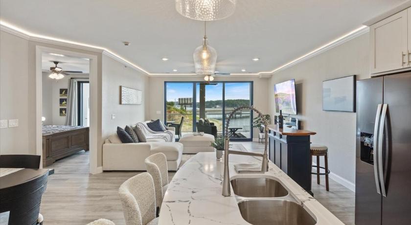 오세이지 비치 (MO) Lakefront Topsider Condo w/ Boat Slip, 2 Pools & Large Deck 5성급 숙소 로비