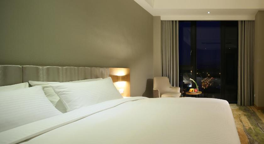 Image of Deluxe Double Room with Bath 1