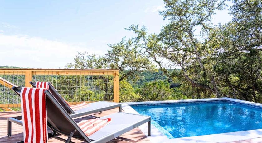 Canyon Lake (TX) Heated Pool for Family Retreat Grill Loungers & Views 4-Star Accommodation amenity