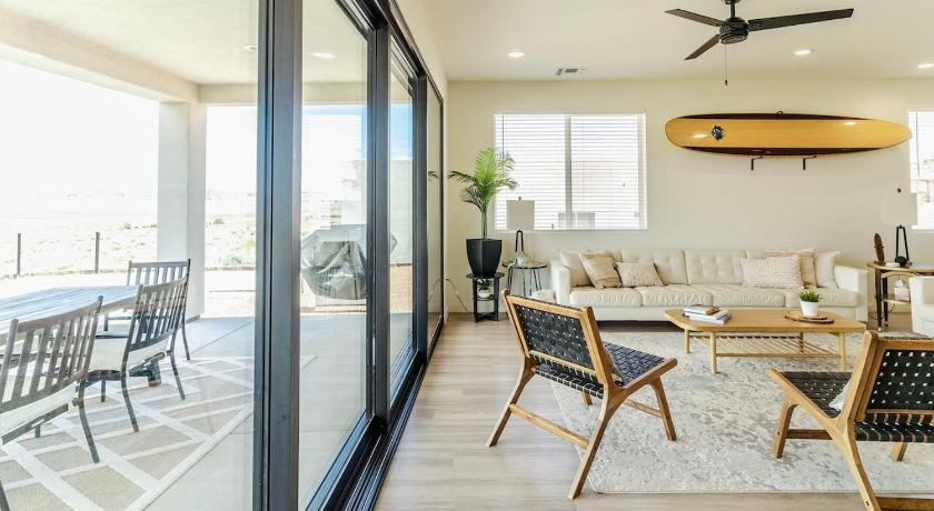 佩奇 Surf Inn Lake Powell Sleeps 15 Hot Tub Views 住宿 餐厅