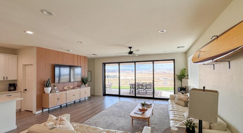 佩奇 Surf Inn Lake Powell Sleeps 15 Hot Tub Views 住宿 套房