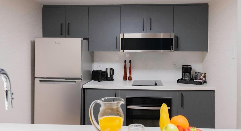 Image of Two-Bedroom Deluxe Apartment with Balcony 6