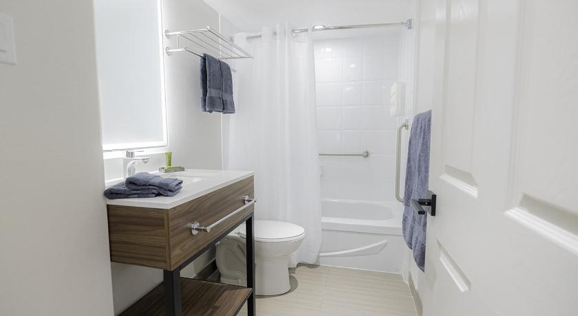 Image of Two-Bedroom Deluxe Apartment with Balcony 9
