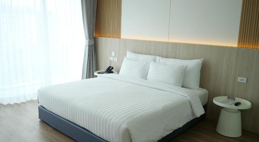 Image of Deluxe Jacuzzi King Bed 7