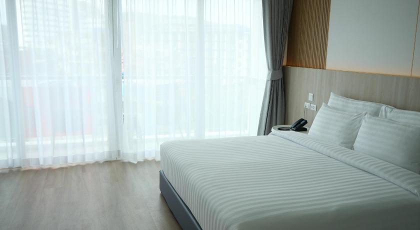 Image of Deluxe Jacuzzi King Bed 14