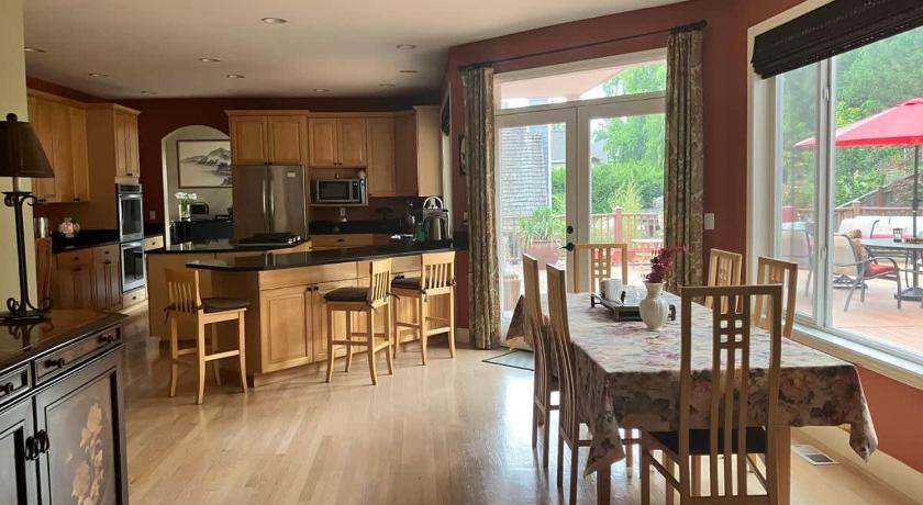 사마미시 1 BR in a Lakeview House Near Redmond DT 4성급 숙소 로비