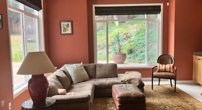 사마미시 1 BR in a Lakeview House Near Redmond DT 4성급 숙소 레스토랑