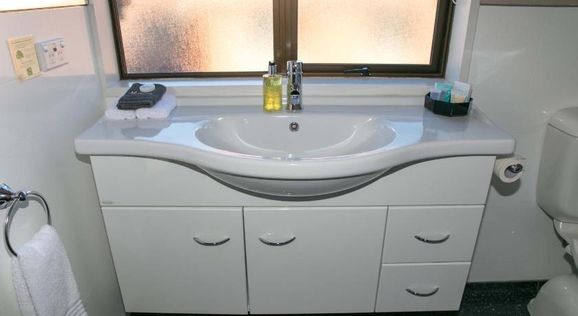 Image of Deluxe One-Bedroom Apartment 6