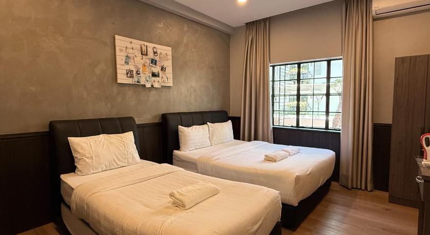 Kota Kinabalu Concrete Jungle Cabin 4-Star Hotel suite