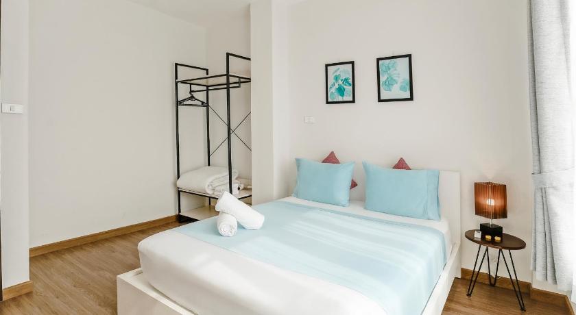 Image of Three-Bedroom Apartment 11