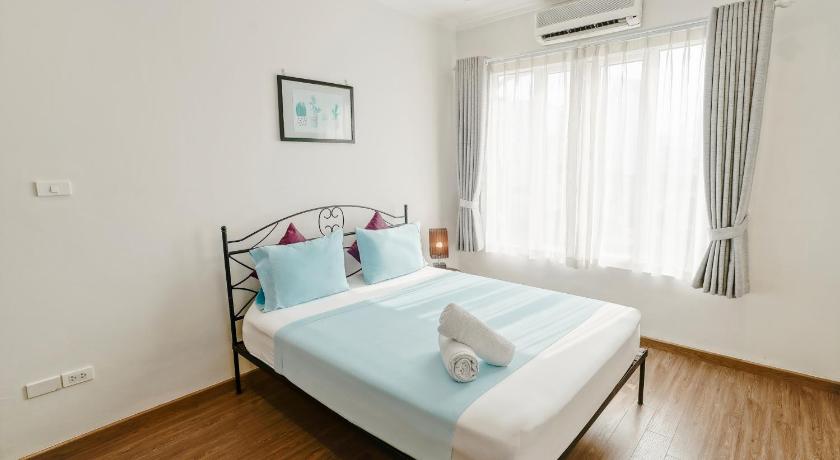 Image of Three-Bedroom Apartment 15