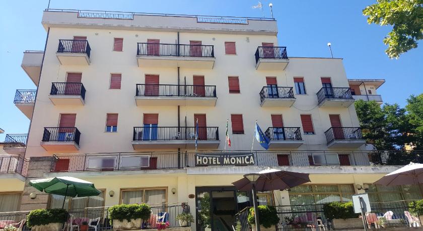 Hotel Monica