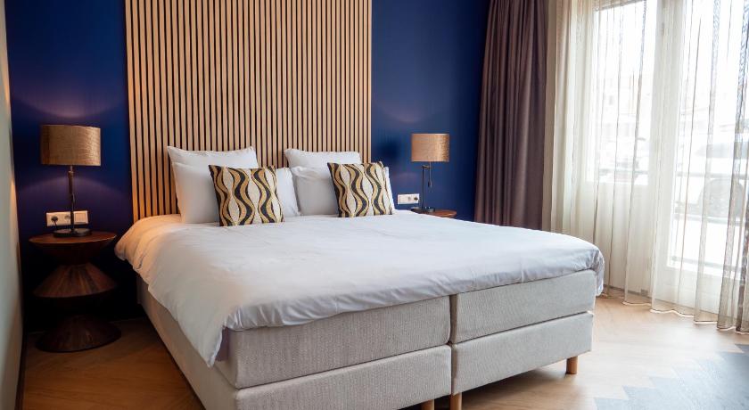 Image of Deluxe King Room 0
