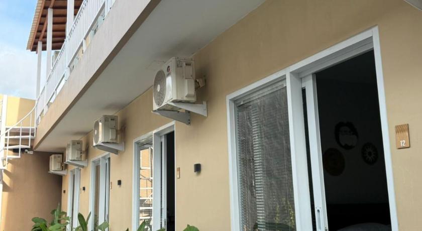 Flamboyant Guesthouse - image 4