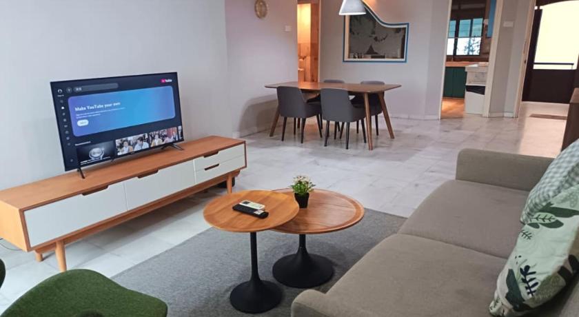 Image of 3 Bedroom Executive Suite 17