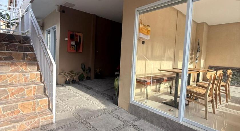 Flamboyant Guesthouse - image 5