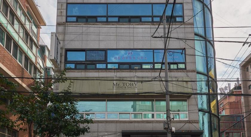 首尔 서울 홍대 풀게스트하우스2 홍대입구역7번출구 넓은공간 2Room 단독전체사용 파티가능 3星级 住宿 外观