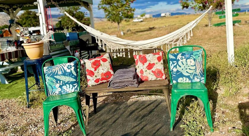 马里科帕 (加利福尼亚) Glamorous California Campsite Retreat with Great Views 2星级 住宿 餐厅